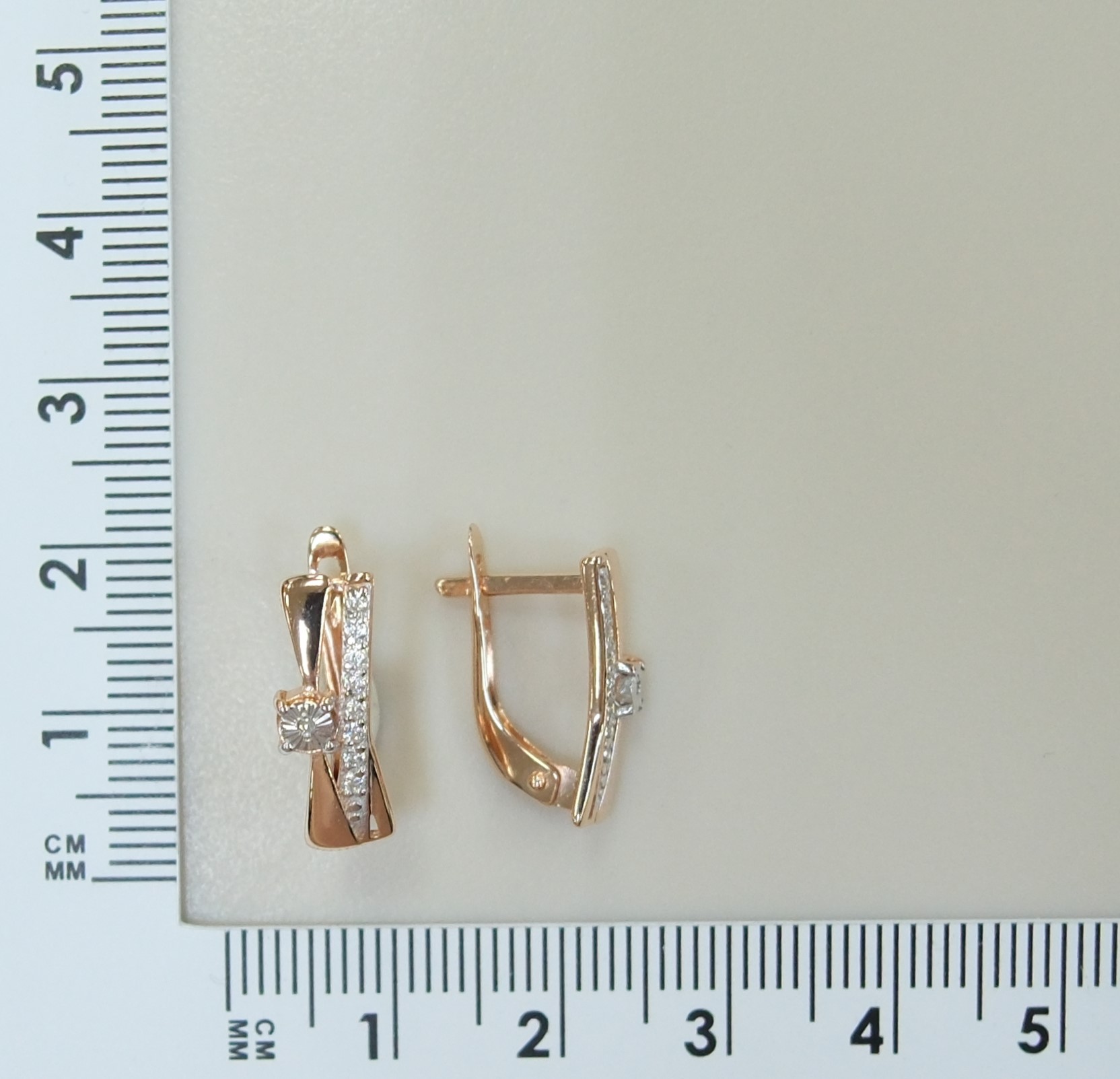 Серебряные серьги с бриллиантами